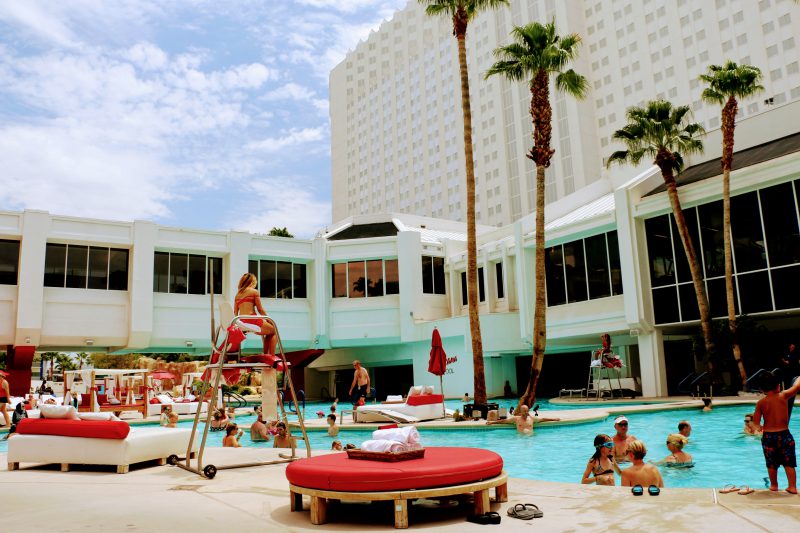 Het zwembad van hotel Tropicana in Las Vegas