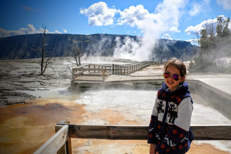 Een prachtig wandelpad in Mammoth Hot Springs