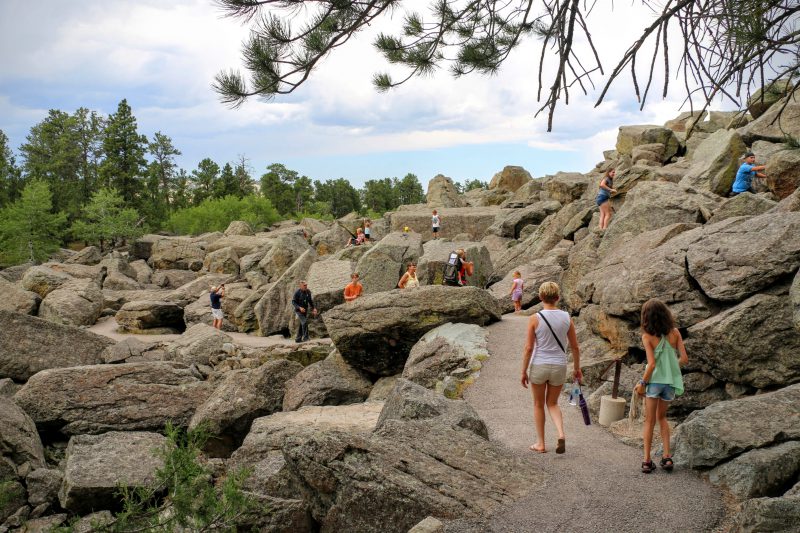 Een mooie wandeling rond Devils Tower