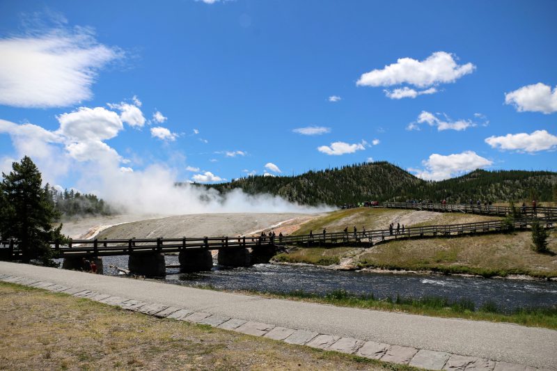 brug-over-firehole-yellowstone