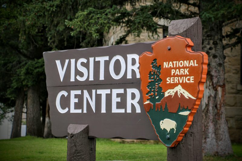 visitor-center-mammoth-hot-springs