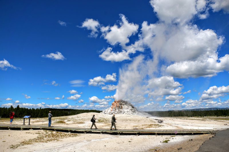 White Dome Geyser eruptie