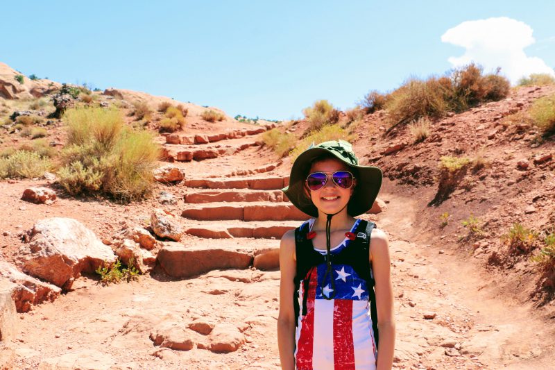 Wandelen naar Delicate Arch